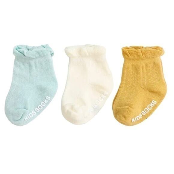 New Bundle of 3 size 0-3 months baby girl socks - Picture 1 of 9